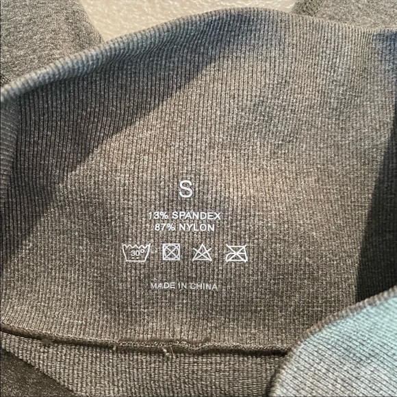 Nvgtn Khaki size small Contour Seamless Shorts- barely worn - Picture 3 of 3